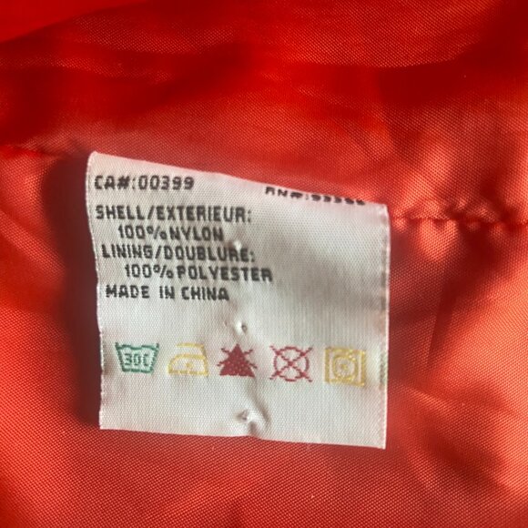Vintage windbreaker rain jacket - size sm-med - Canadian - mid length, travel - Picture 14 of 16